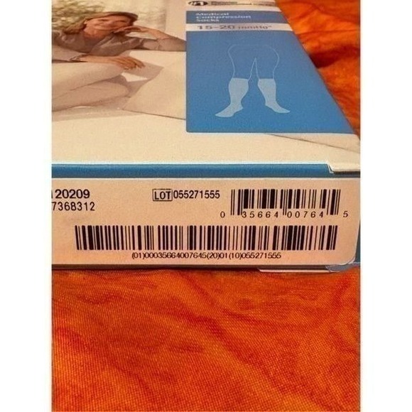 New JOBST Ultra Sheer Compression Knee-High 15-20 mmHg SAND Closed Toe - Picture 4 of 7